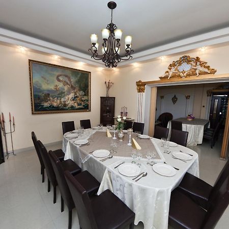Hotel Royal Крайова Ресторан фото