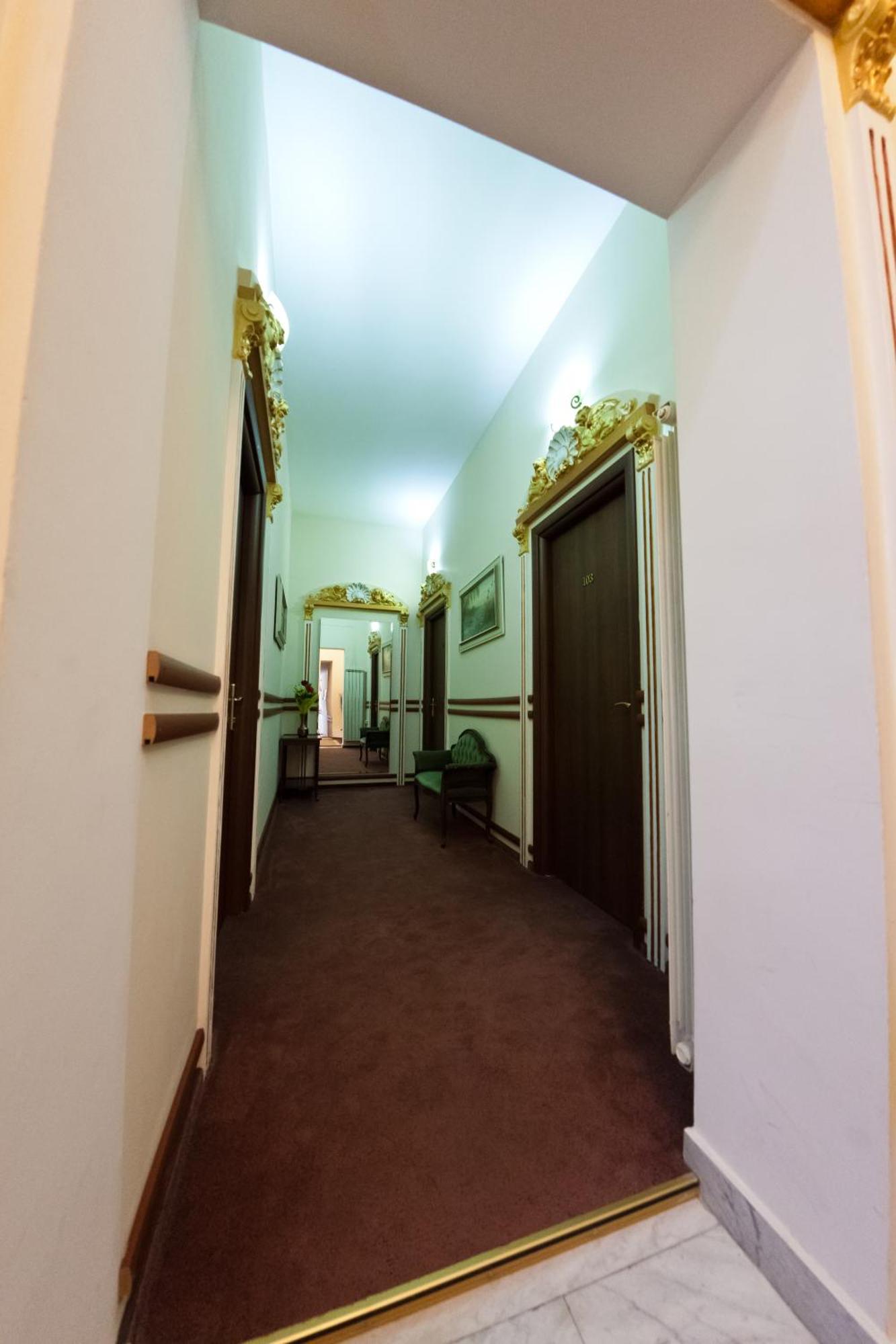 Hotel Royal Крайова Интерьер фото