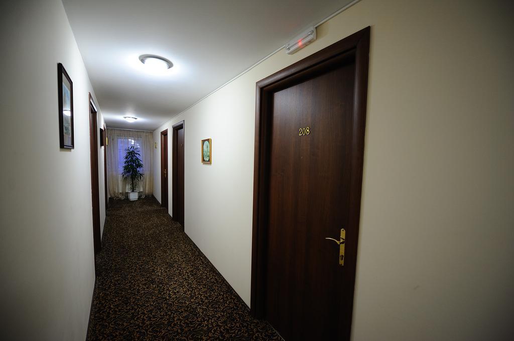 Hotel Royal Крайова Экстерьер фото