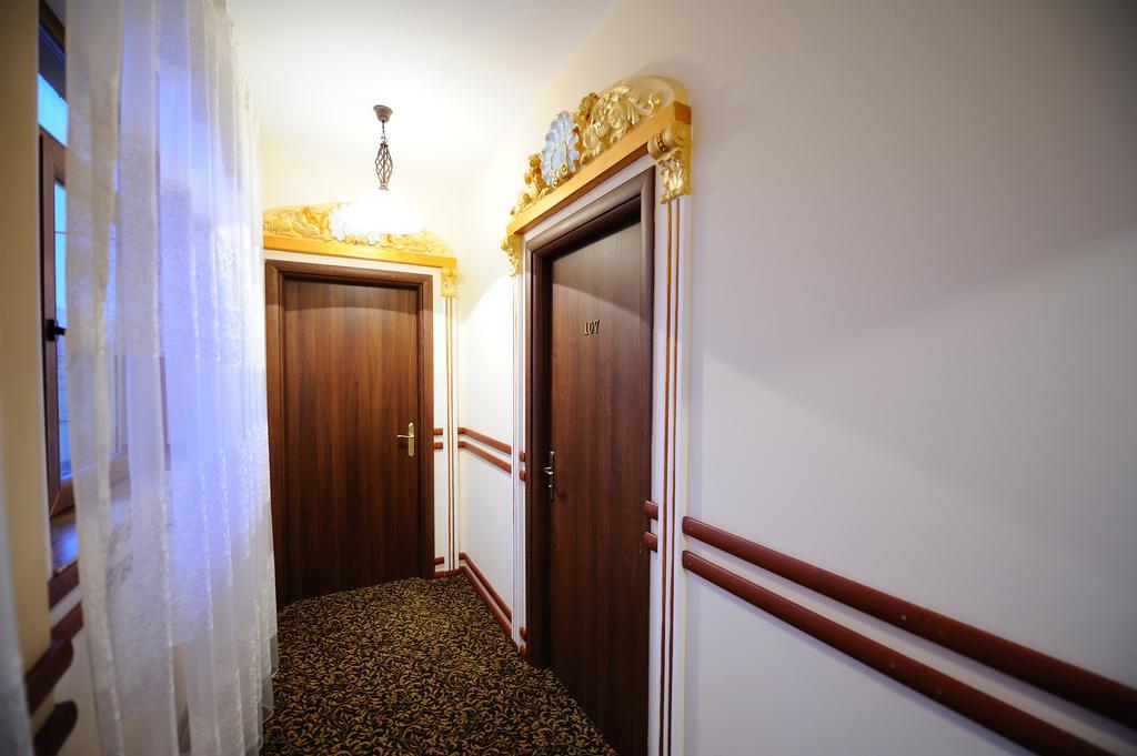 Hotel Royal Крайова Экстерьер фото