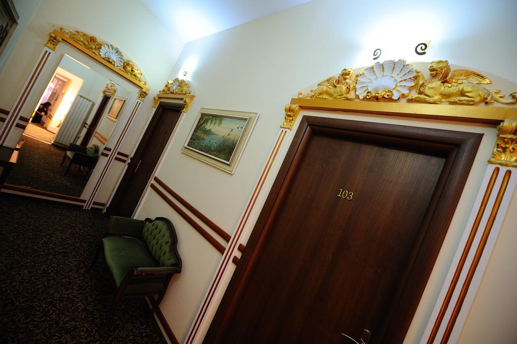 Hotel Royal Крайова Экстерьер фото
