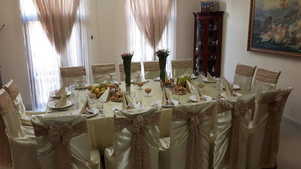 Hotel Royal Крайова Экстерьер фото
