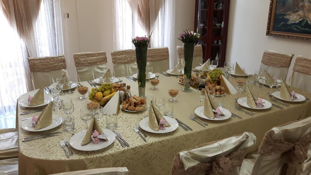 Hotel Royal Крайова Экстерьер фото