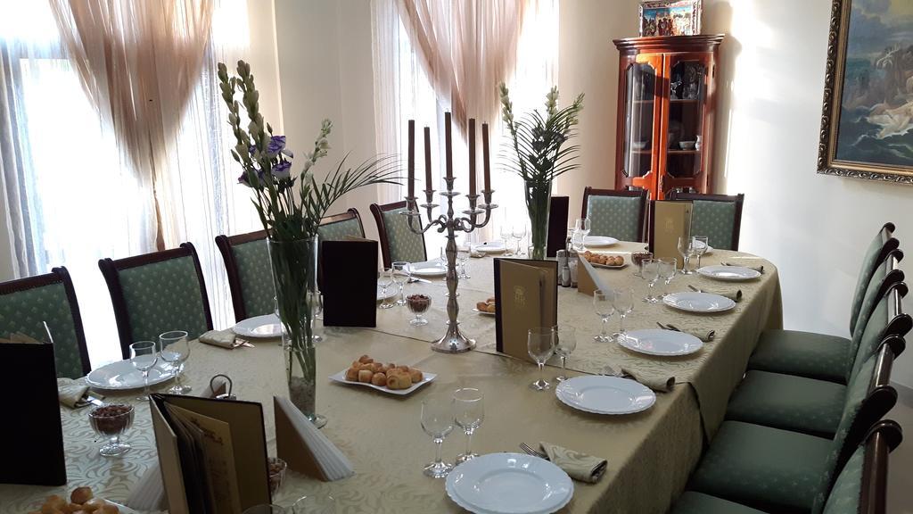 Hotel Royal Крайова Экстерьер фото