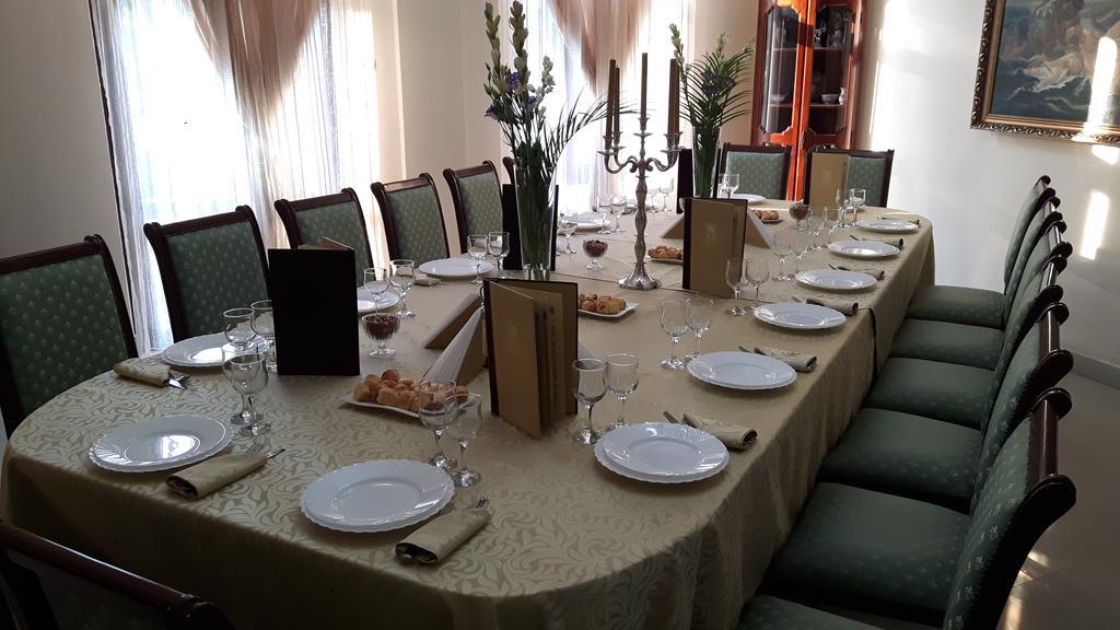 Hotel Royal Крайова Экстерьер фото