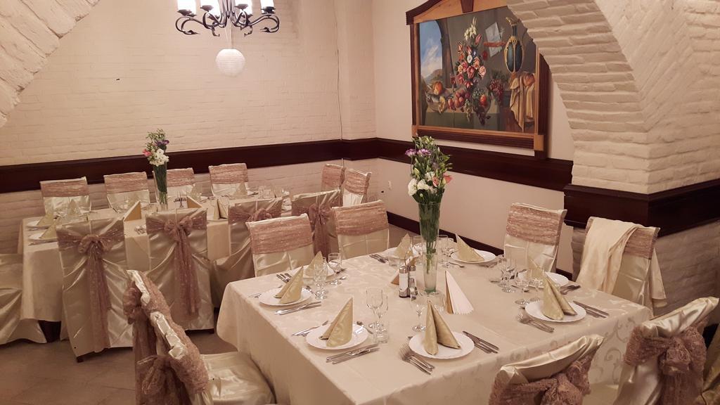 Hotel Royal Крайова Экстерьер фото