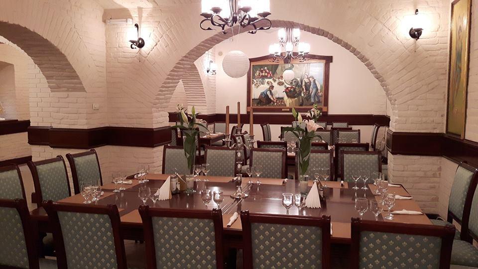 Hotel Royal Крайова Экстерьер фото