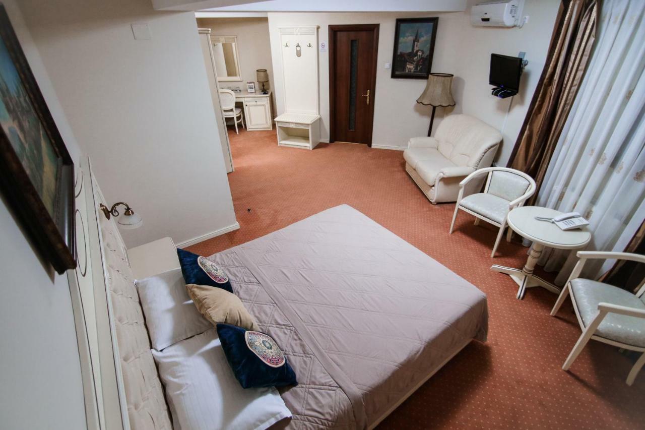Hotel Royal Крайова Экстерьер фото