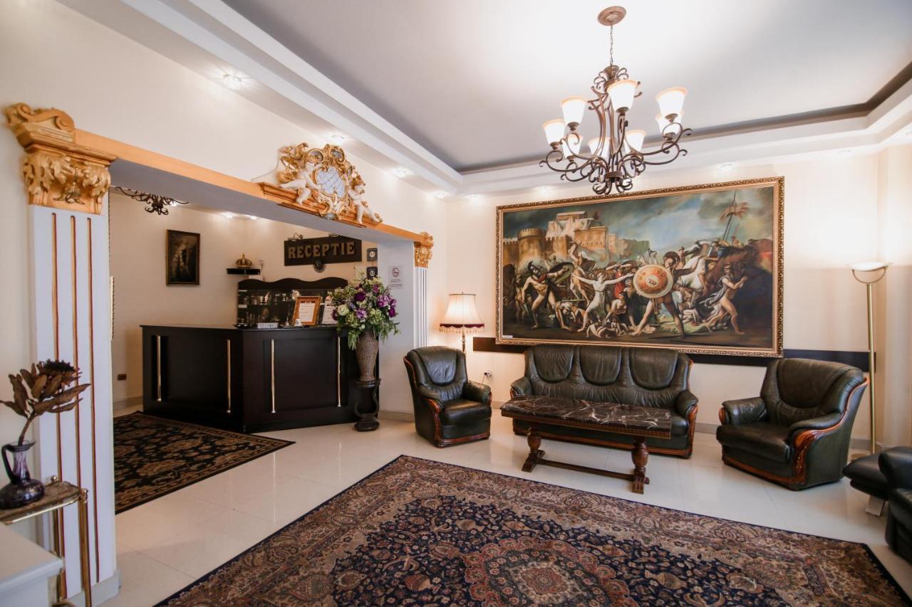 Hotel Royal Крайова Экстерьер фото