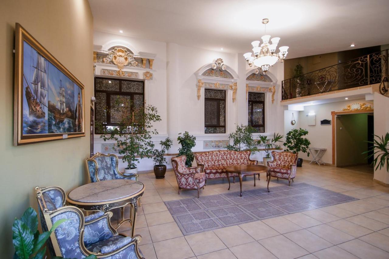 Hotel Royal Крайова Экстерьер фото