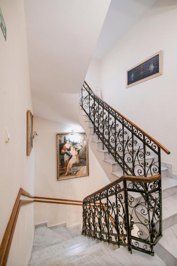 Hotel Royal Крайова Экстерьер фото