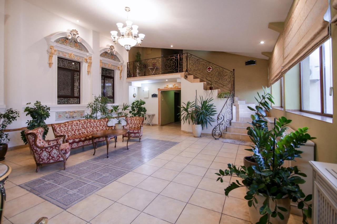 Hotel Royal Крайова Экстерьер фото